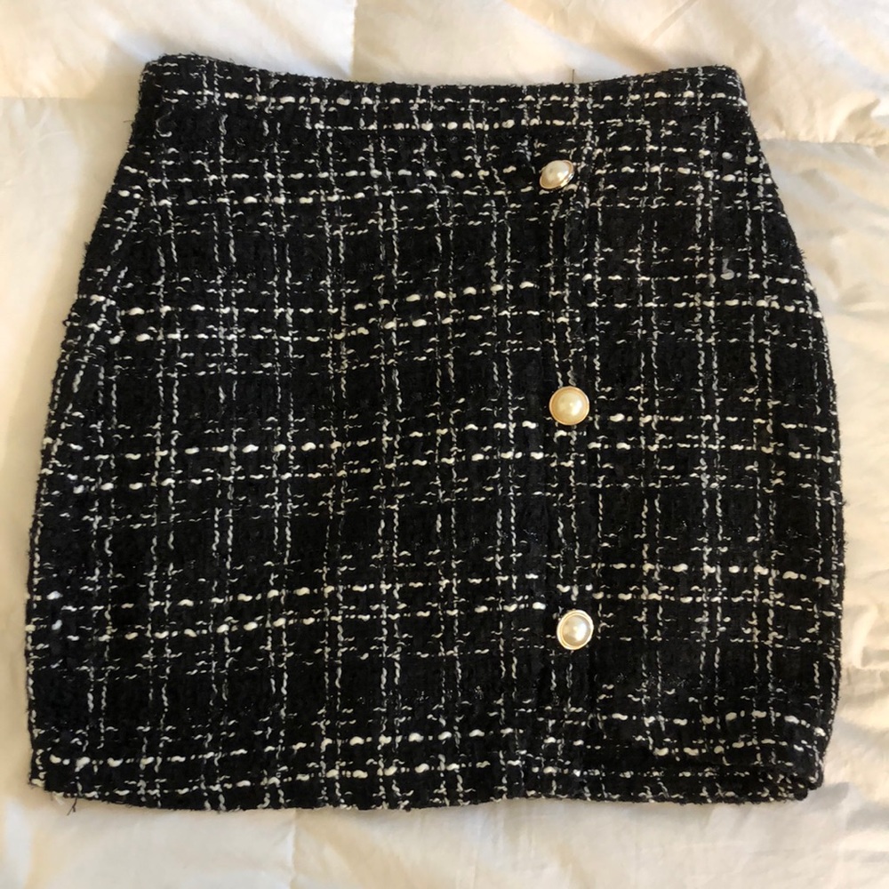 Black/plaid skirt